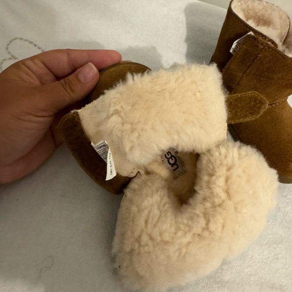 Baby uggs for winter. Perfect condition - Picture 3 of 5